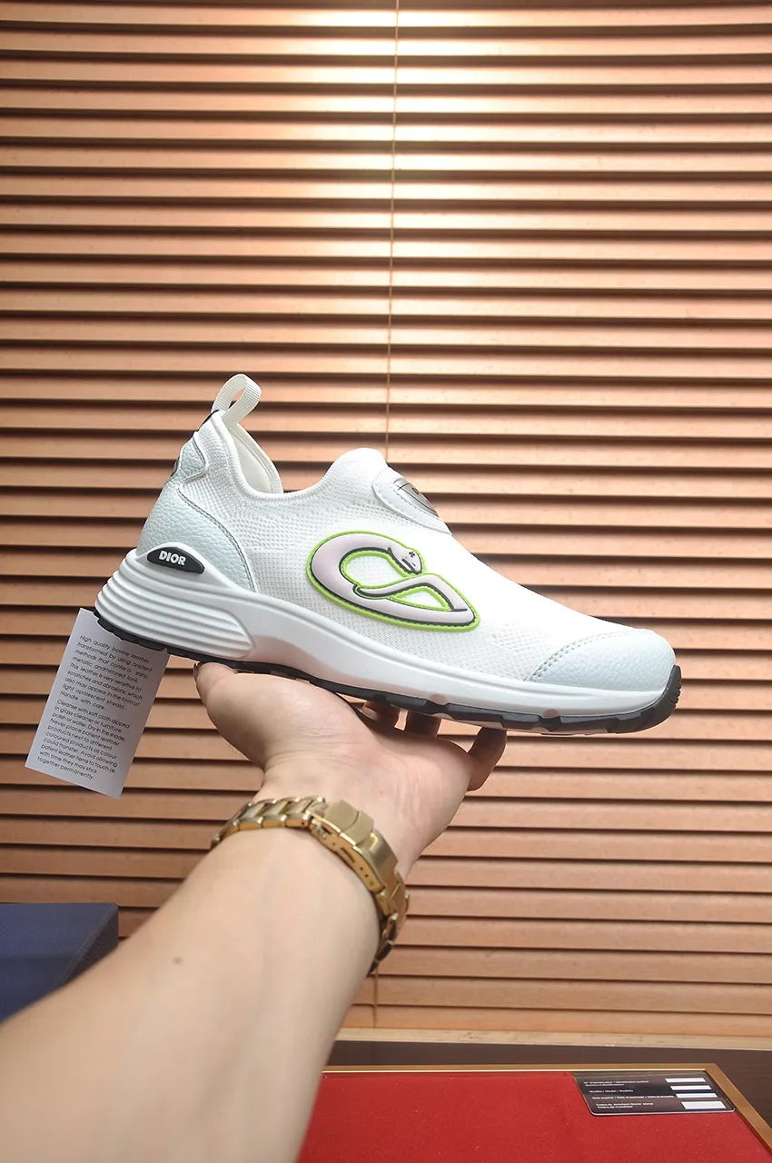 Men's Men's Shoes 💰540💶 𝐂𝐡𝐫𝐢𝐬𝐭𝐢𝐚𝐧 𝐃𝐢𝐨𝐫# Dior breathable fly-knit casual sneakers. The soft and breathable upper complements the lightweight textured effect rubber sole, decorated with various classic details, making it an ideal choice for everyday looks. Can be matched with various casual items to create a refined look Size: 38-46 (45 46 customized)